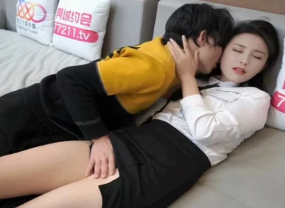 Cô thư ký lén lút chén với sếp vì tiền