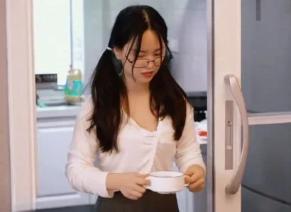 Bạn học bị người phụ nữ đã ly hôn hút