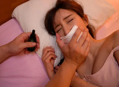 Gã chuốc thuốc mê vào thức uống của cô em họ xinh đẹp và quan hệ